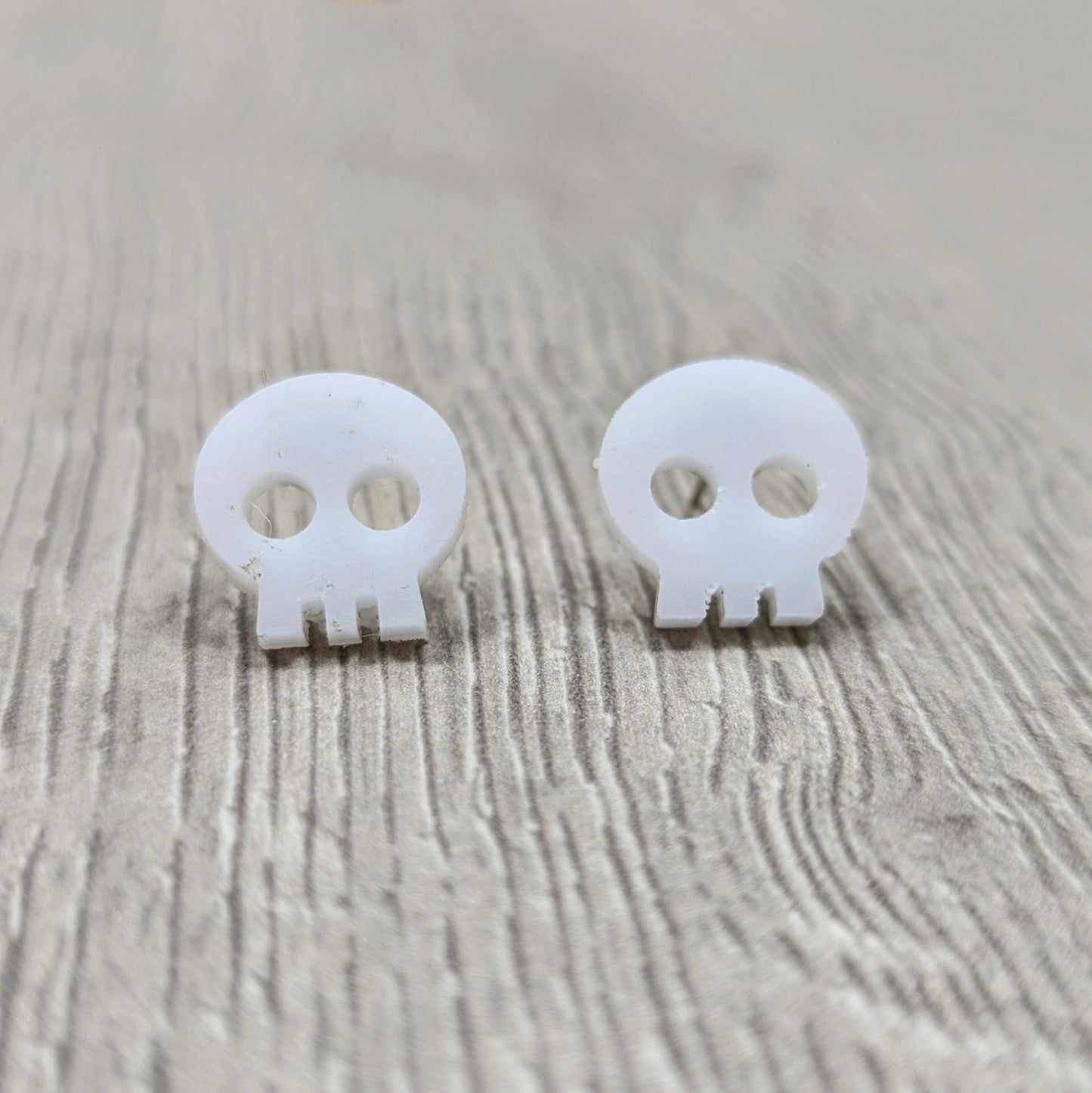 Acrylic skull earrings in white