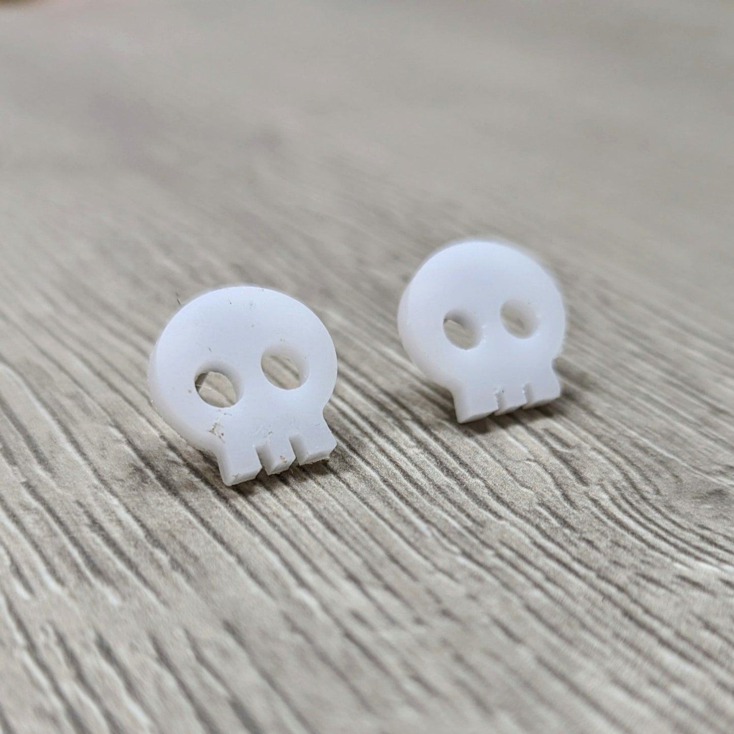 Acrylic skull earrings in white