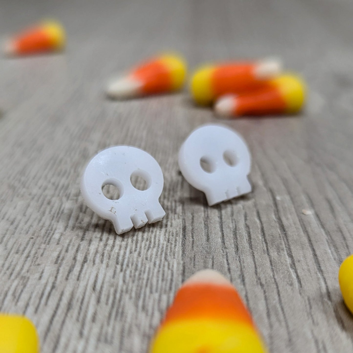 Acrylic skull earrings in white