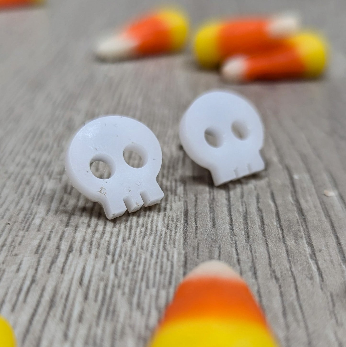 Acrylic skull earrings in white