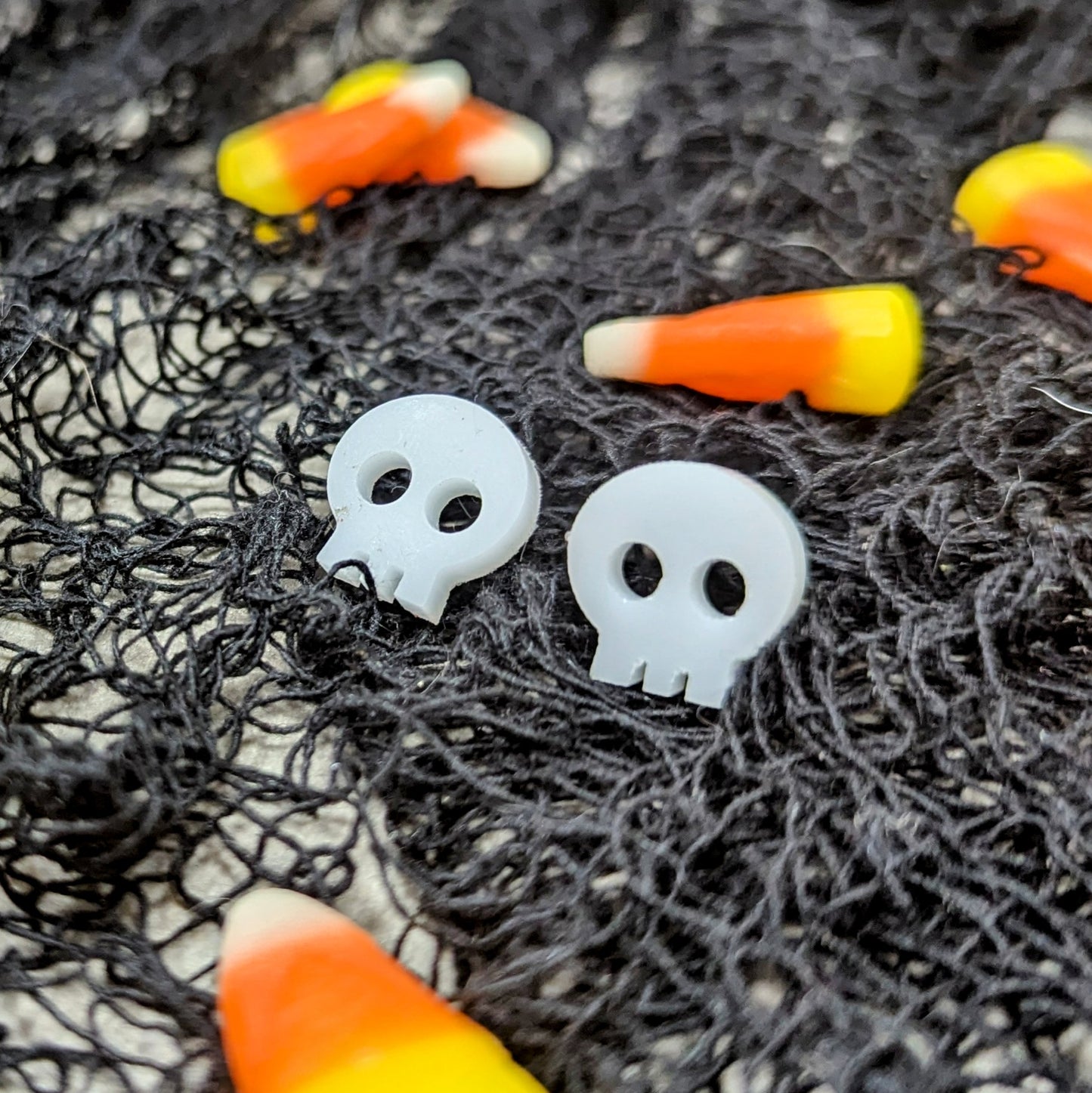 Acrylic skull earrings in white