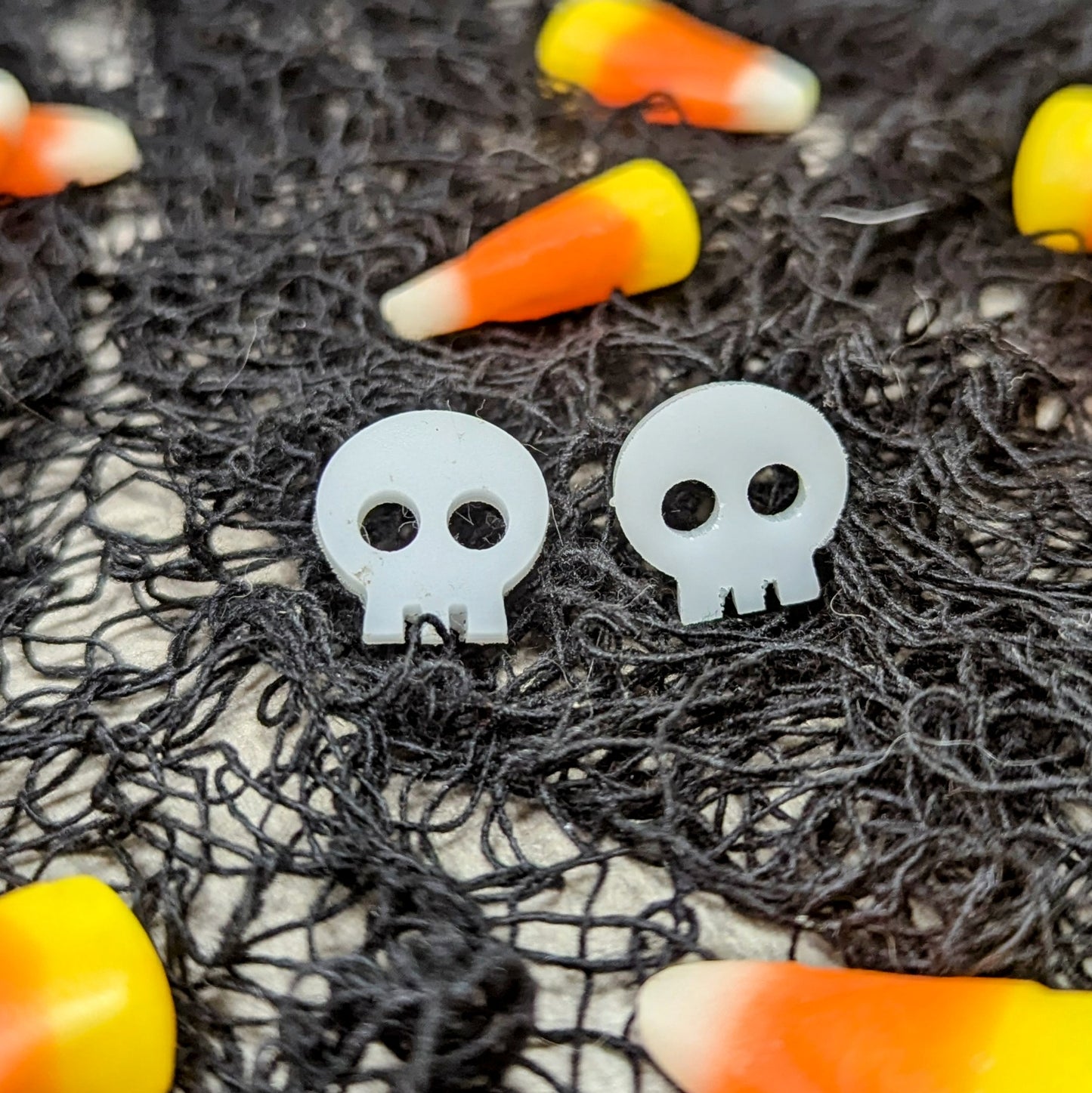 Acrylic skull earrings in white